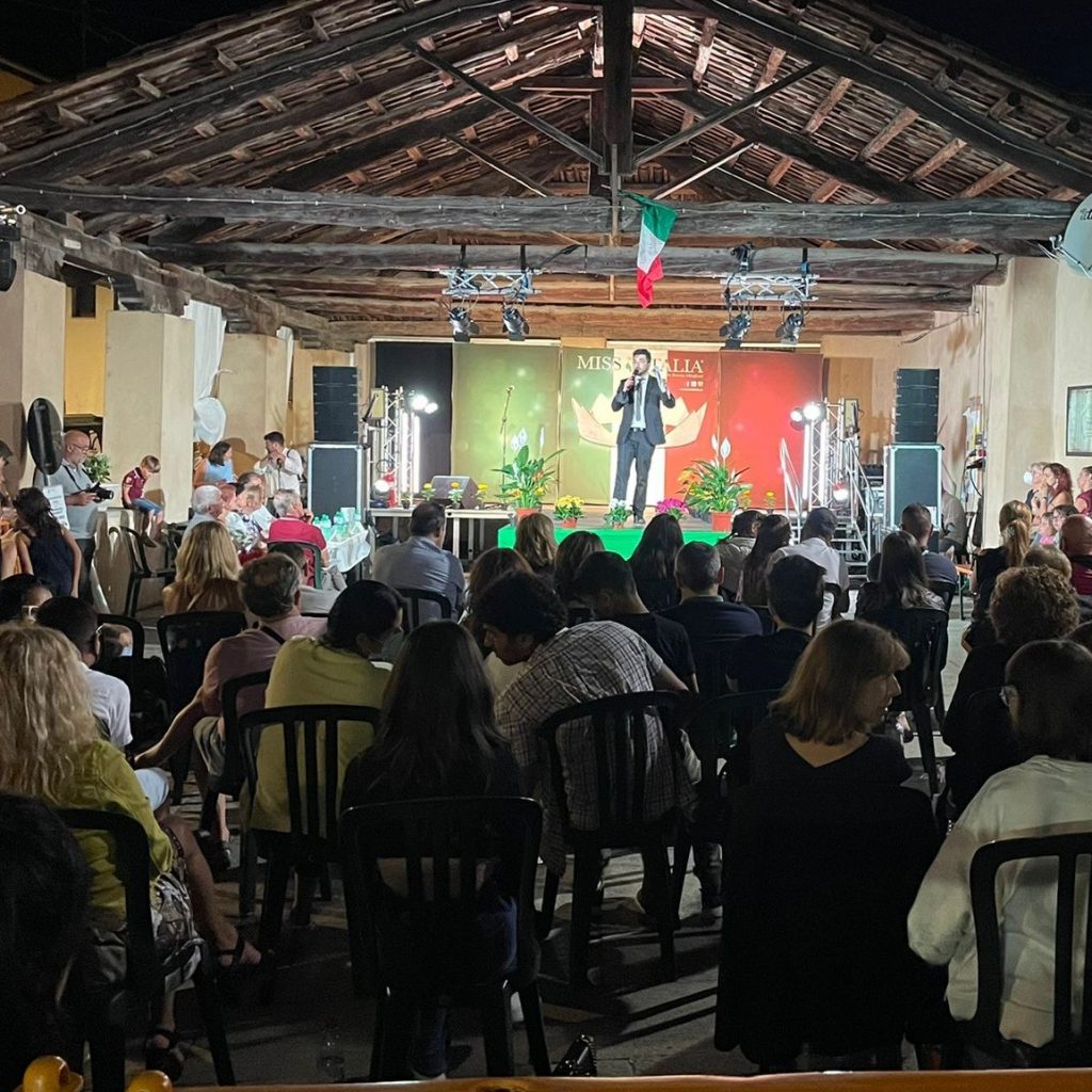 Andrea Caponnetto per Miss Italia - palco